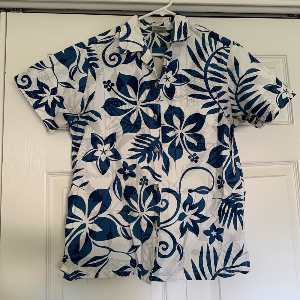 Women’s Hawaiian Shirt. Size S. Go Barefoot brand